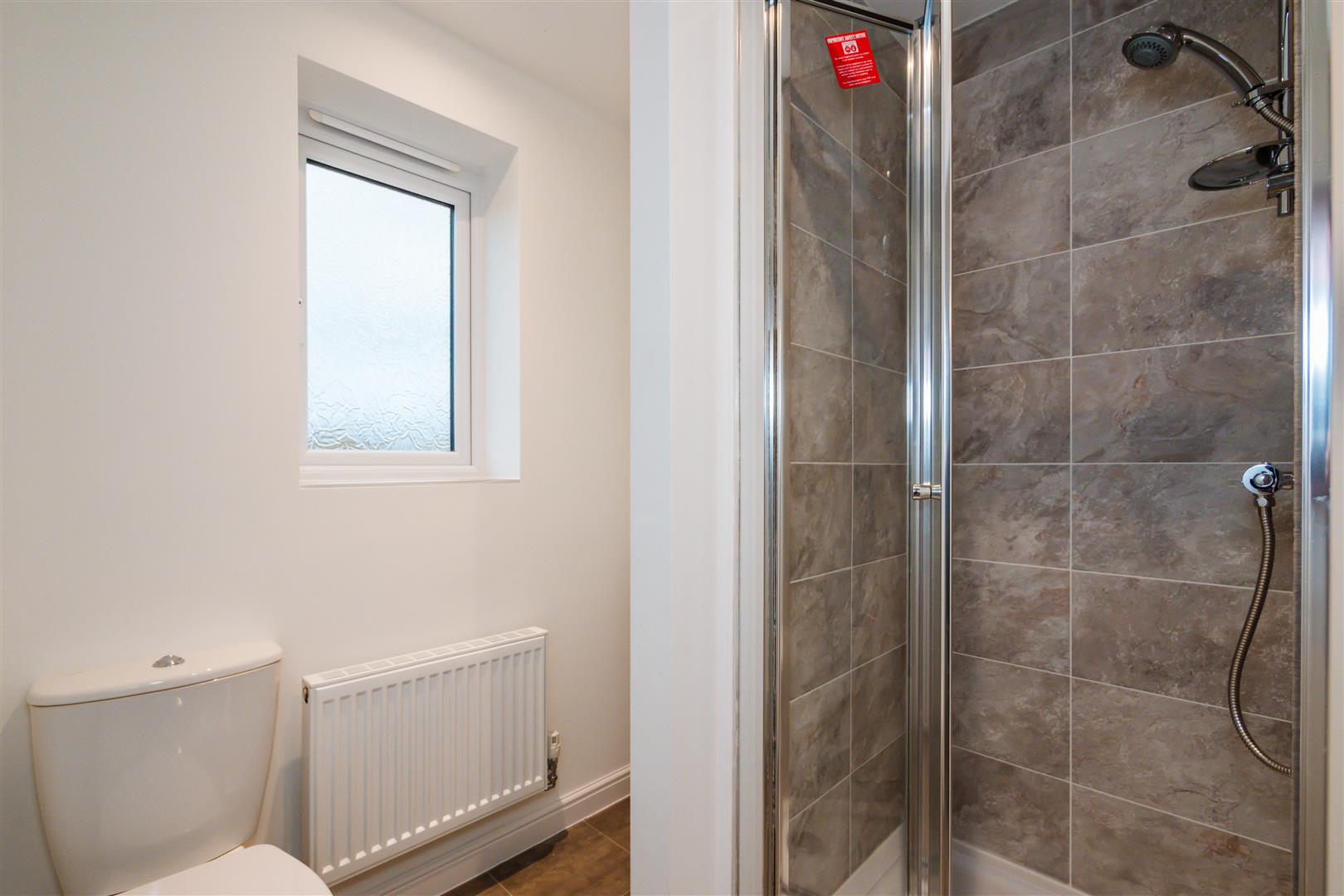 3 Bedroom House To Rent image 9